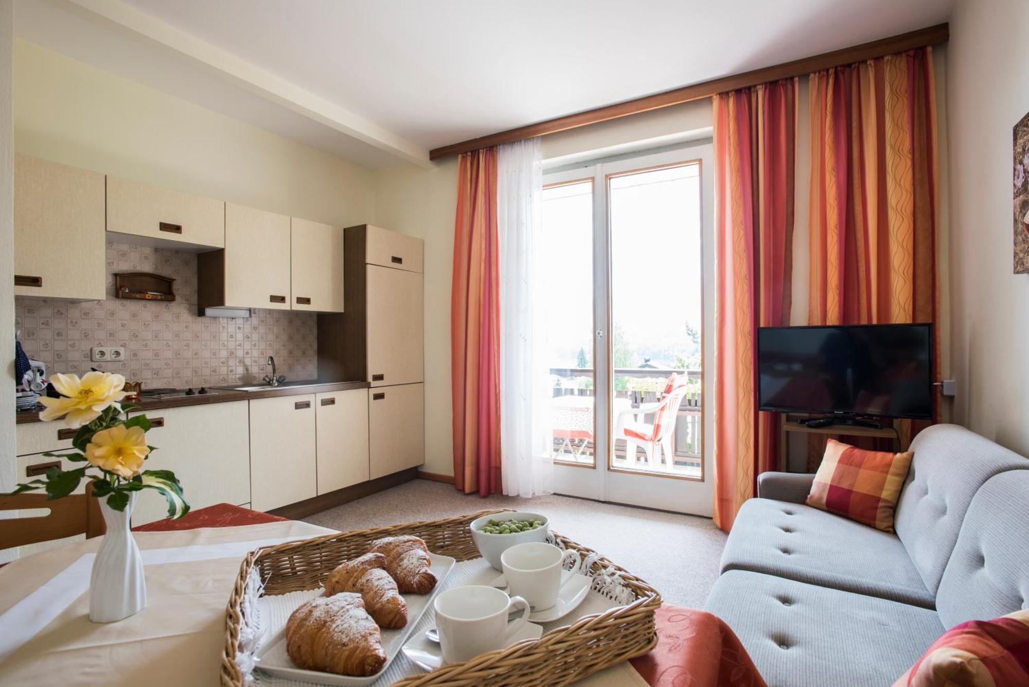 Gaestehaus Karawankenblick Apartman Drobollach am Faakersee Kültér fotó